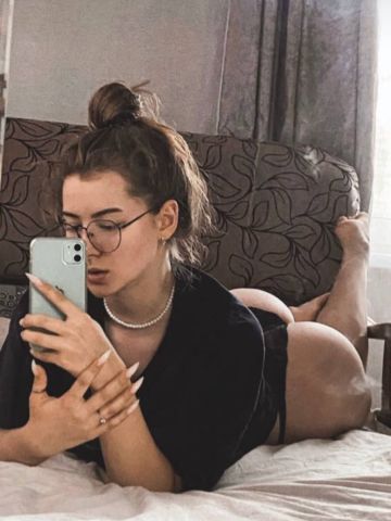 Тиффани Студентка Спутница